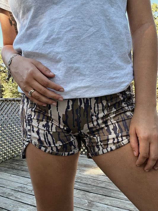 Bottomland Camo Highwaisted Shorts